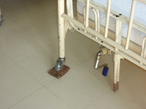 看護士さんによるお手製の木製滑り止め 看護士さんによるお手製の木製滑り止め